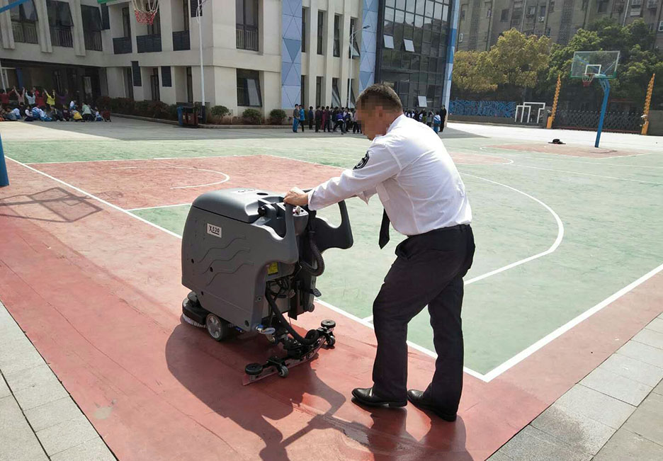 江西大型清潔設(shè)備多功能洗地機和電動<a href=http://m.tejiahome.com target=_blank class=infotextkey>掃地車生產(chǎn)廠</a>